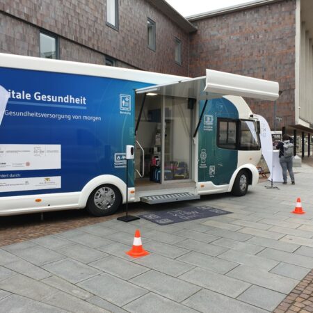 Im Digital Health Truck der KTBW konnten viele digitale Technologien getestet werden